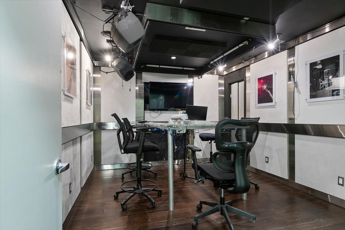 Radio Room at Dream Magic Studios, photo 1